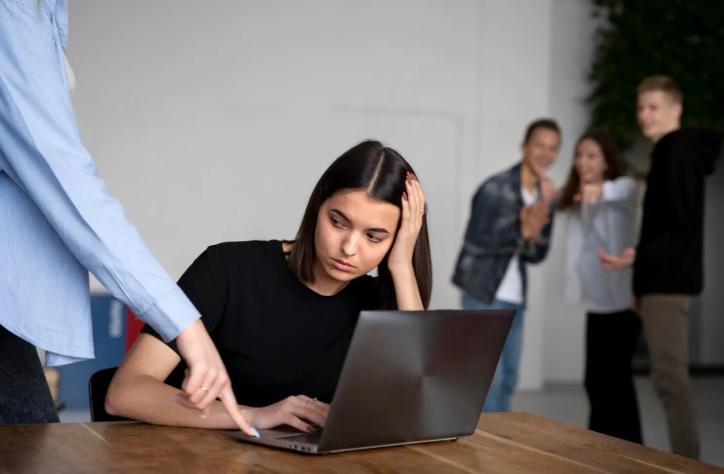 5 Faktor Mengapa Pekerja Rentan Menjadi Korban Perundungan di Kantor