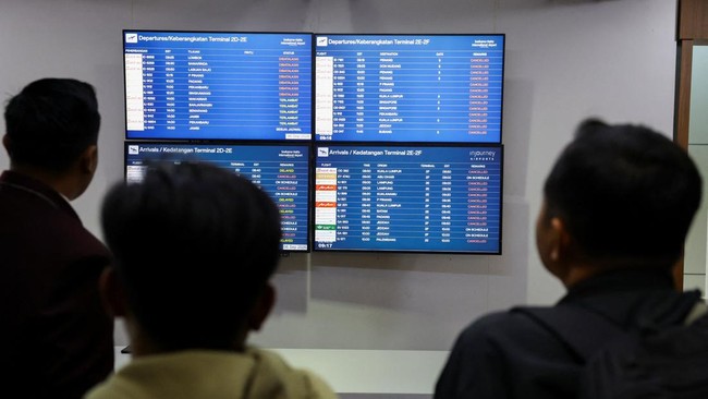 Erupsi Anak Krakatau Tutup 8 Bandara: Apa yang Harus Dilakukan Penumpang