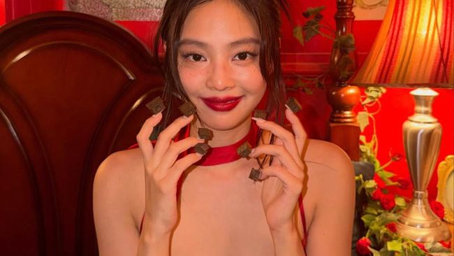 Cara Mendapatkan Red Lip Look Jennie Fallen Angel dengan Produk Lokal