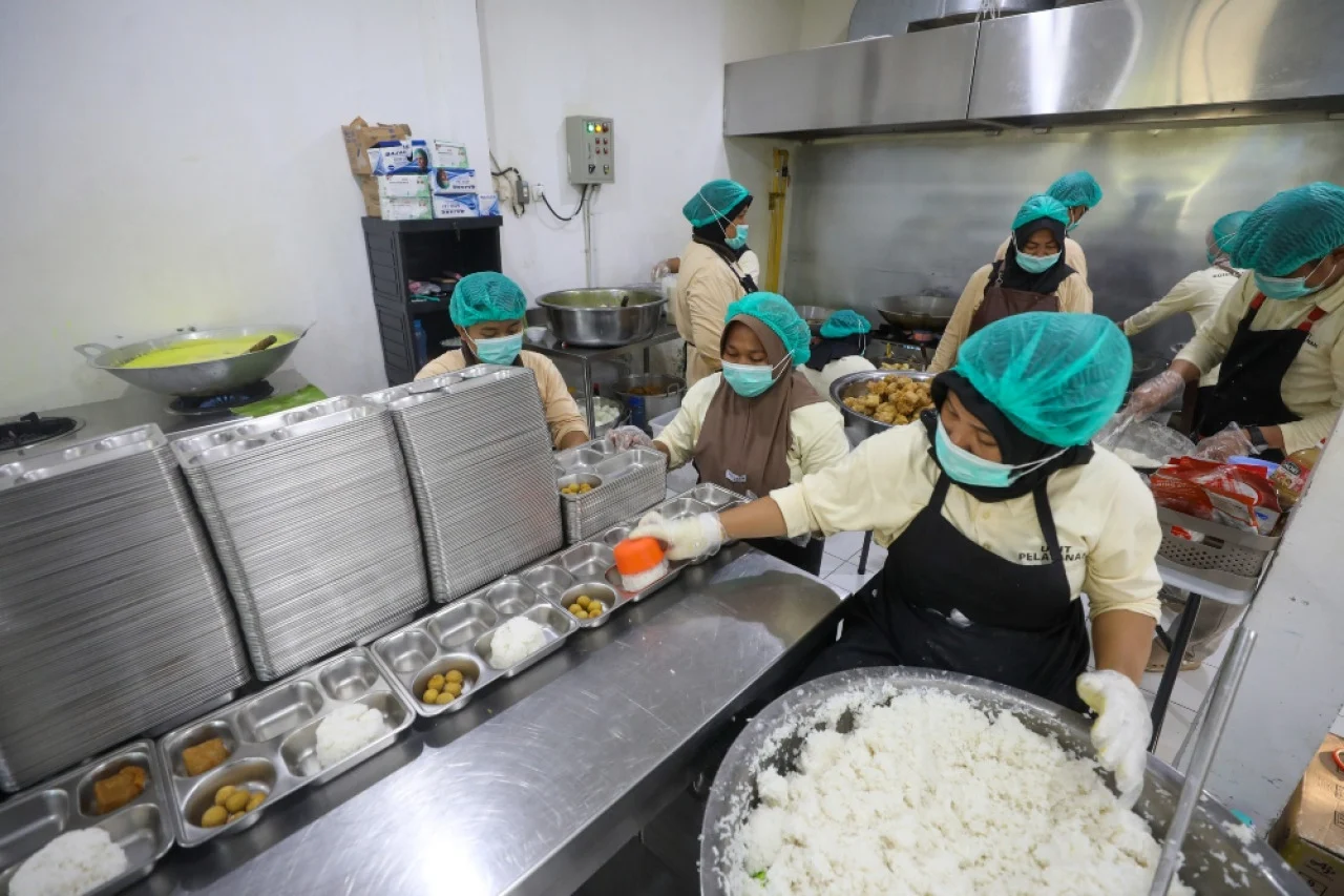 Penutupan 1.999 Dapur MBG: Harga Mahal untuk Mengabaikan Sertifikasi SLHS