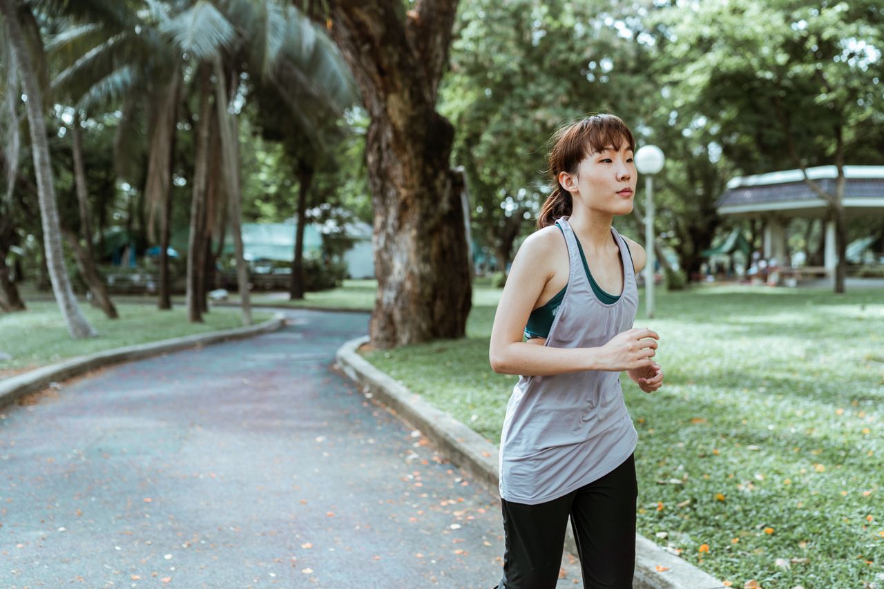 Jalan Kaki Intensitas Tinggi vs Rendah untuk Turun Berat Badan