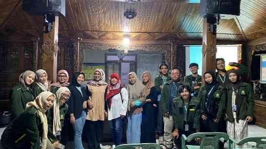 Mahasiswa Universitas Bantu UMKM Pengrajin Kayu Lewat Pendampingan Terpadu