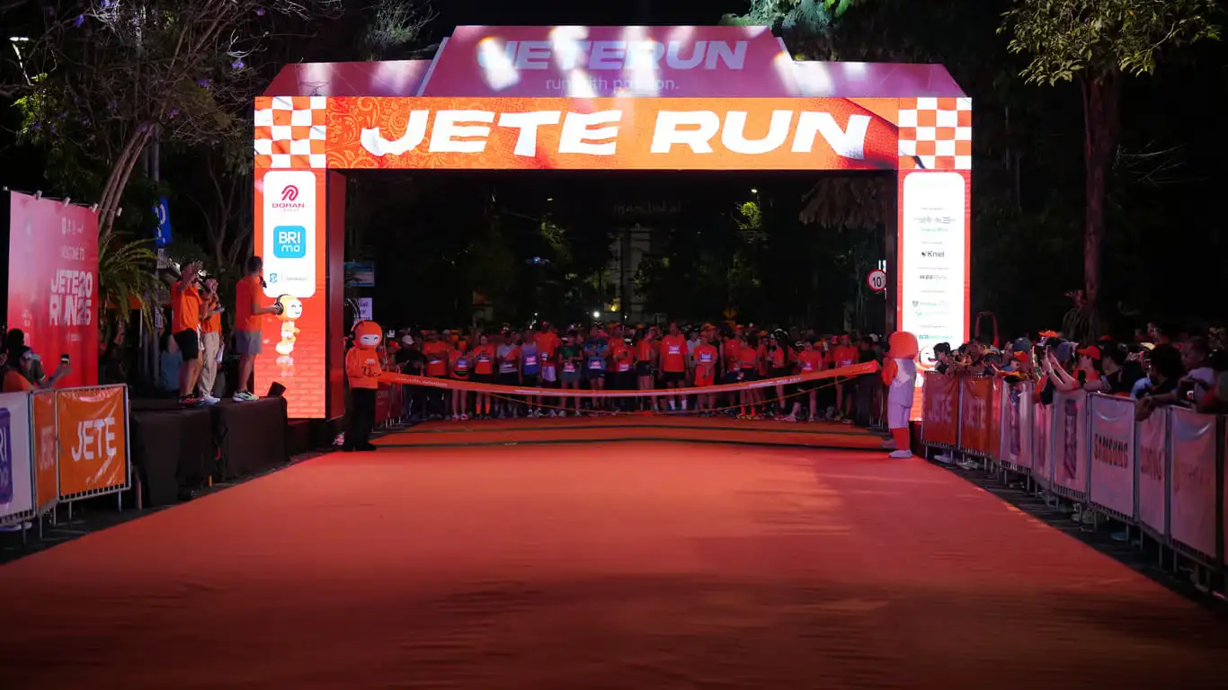 Festival Lari Massal Cetak Rekor MURI di Surabaya