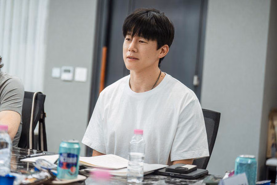 Kim Mu Yeol Membidik Genre Noir di Drakor Aksi Netflix The Shooter