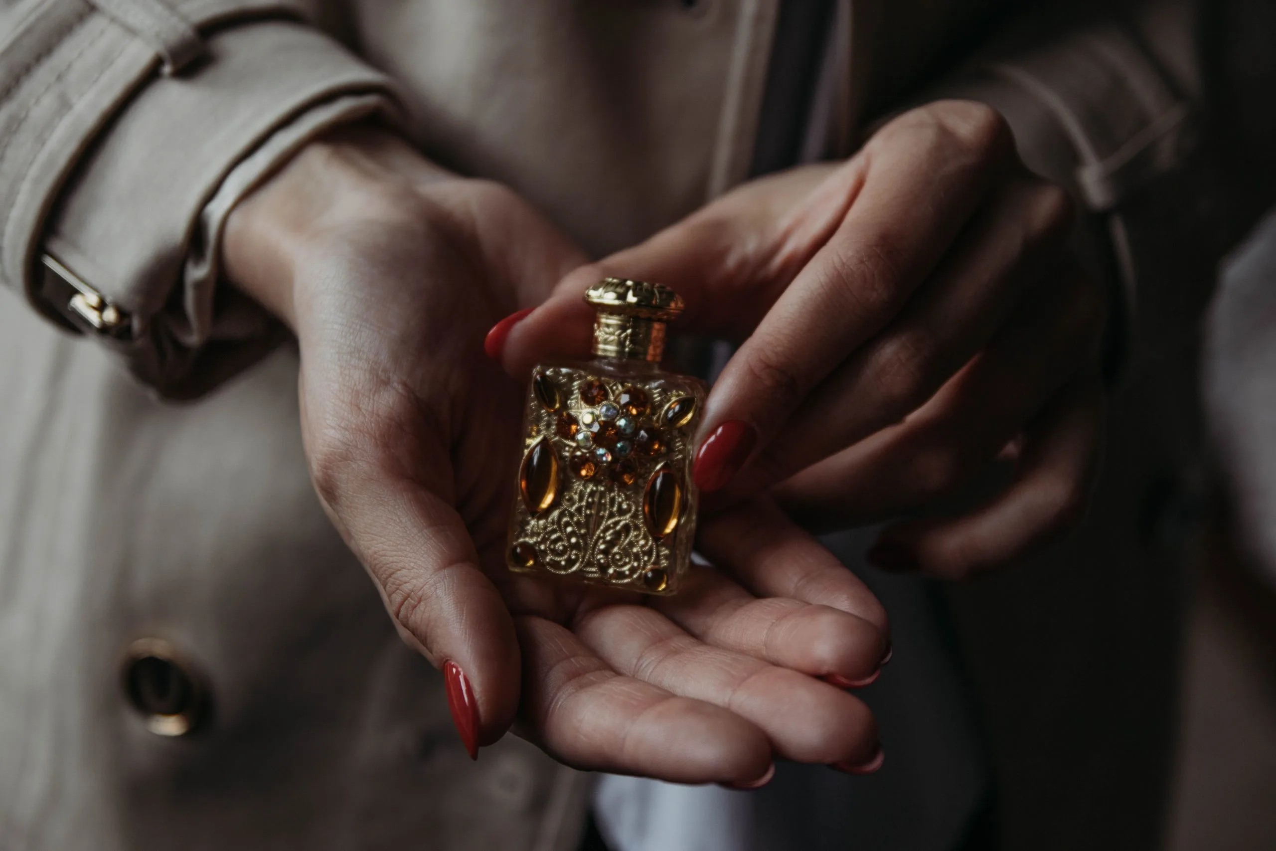 Parfum Elegan untuk Wanita 40 Tahun yang Tahan Seharian