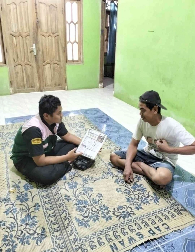 Mahasiswa Universitas Bantu UMKM Pengrajin Kayu Lewat Pendampingan Terpadu