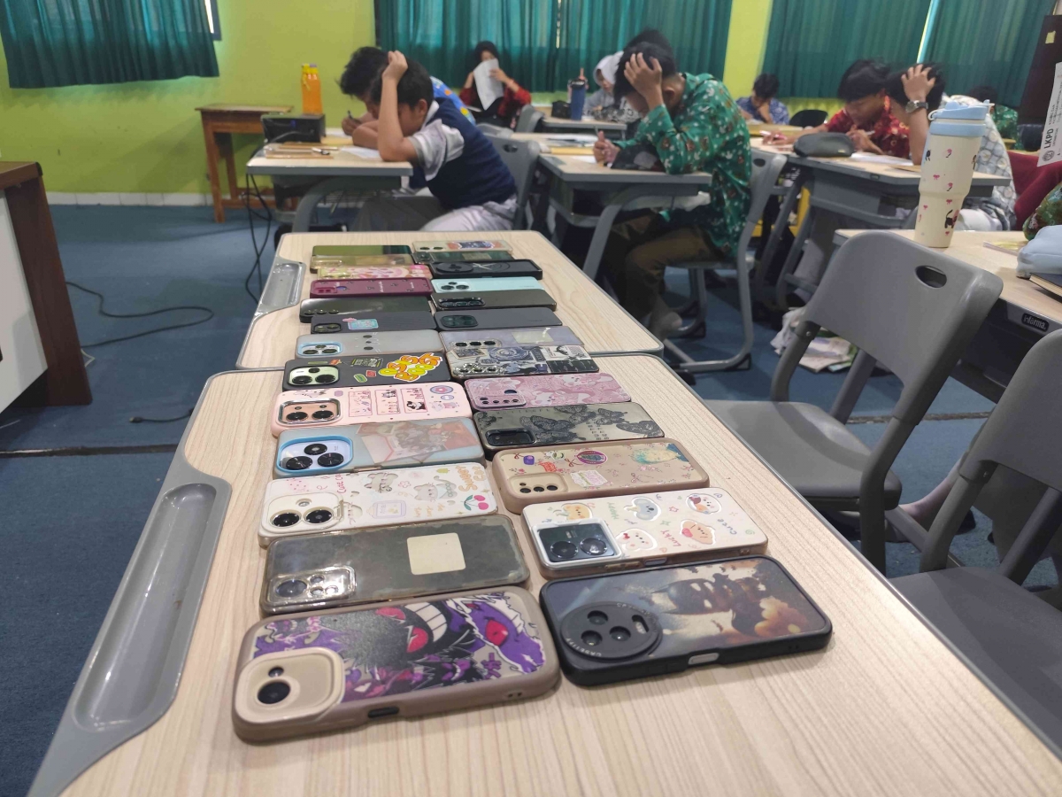 Gadget vs Buku: Mana yang Paling Efektif untuk Fokus Belajar?