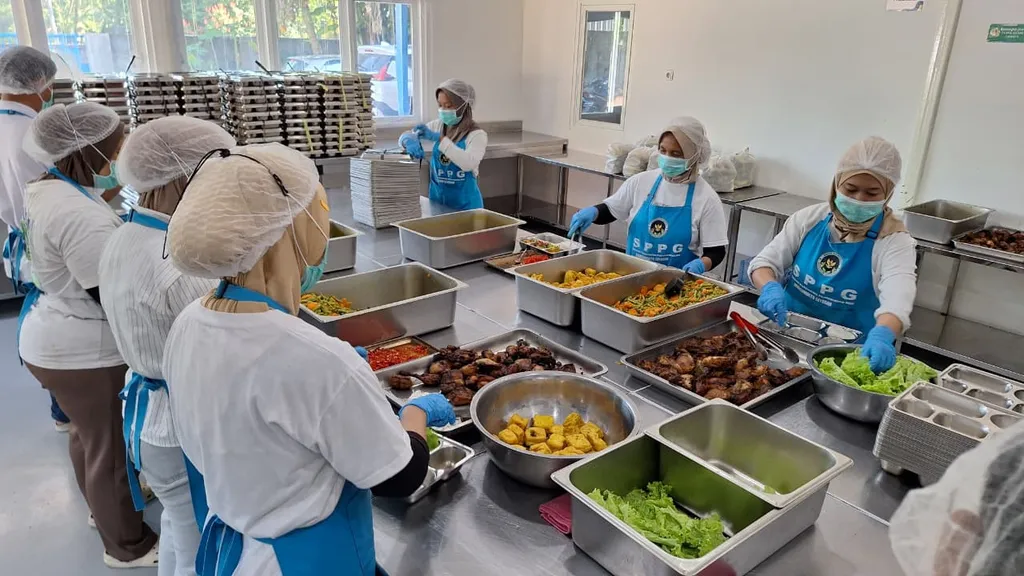 Bakteri Tersembunyi dalam Makanan Siap Saji