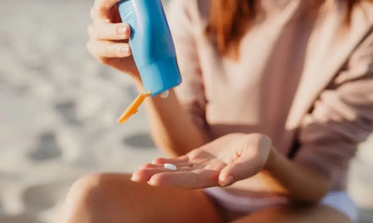 Sunscreen Saja Tidak Cukup: Lindungi Kulit Saat Abu Vulkanik