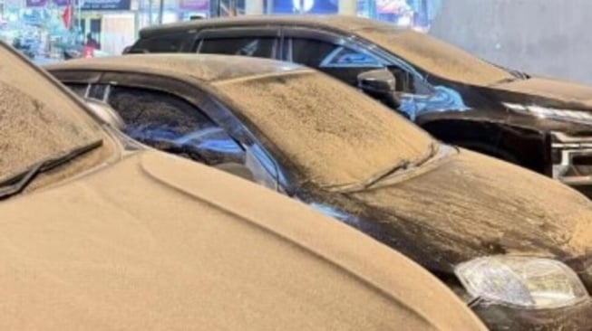 Sunscreen Saja Tidak Cukup: Lindungi Kulit Saat Abu Vulkanik