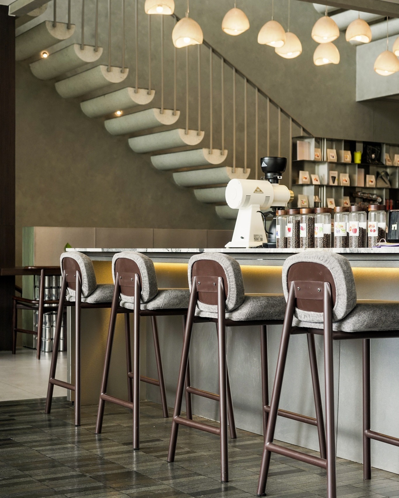 Dari Bata Ekspos hingga Kain Gratis: Wajah Baru Desain Kafe Aesthetic