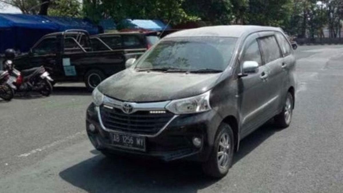 Membersihkan Abu Vulkanik dari Mobil Tanpa Merusak Cat