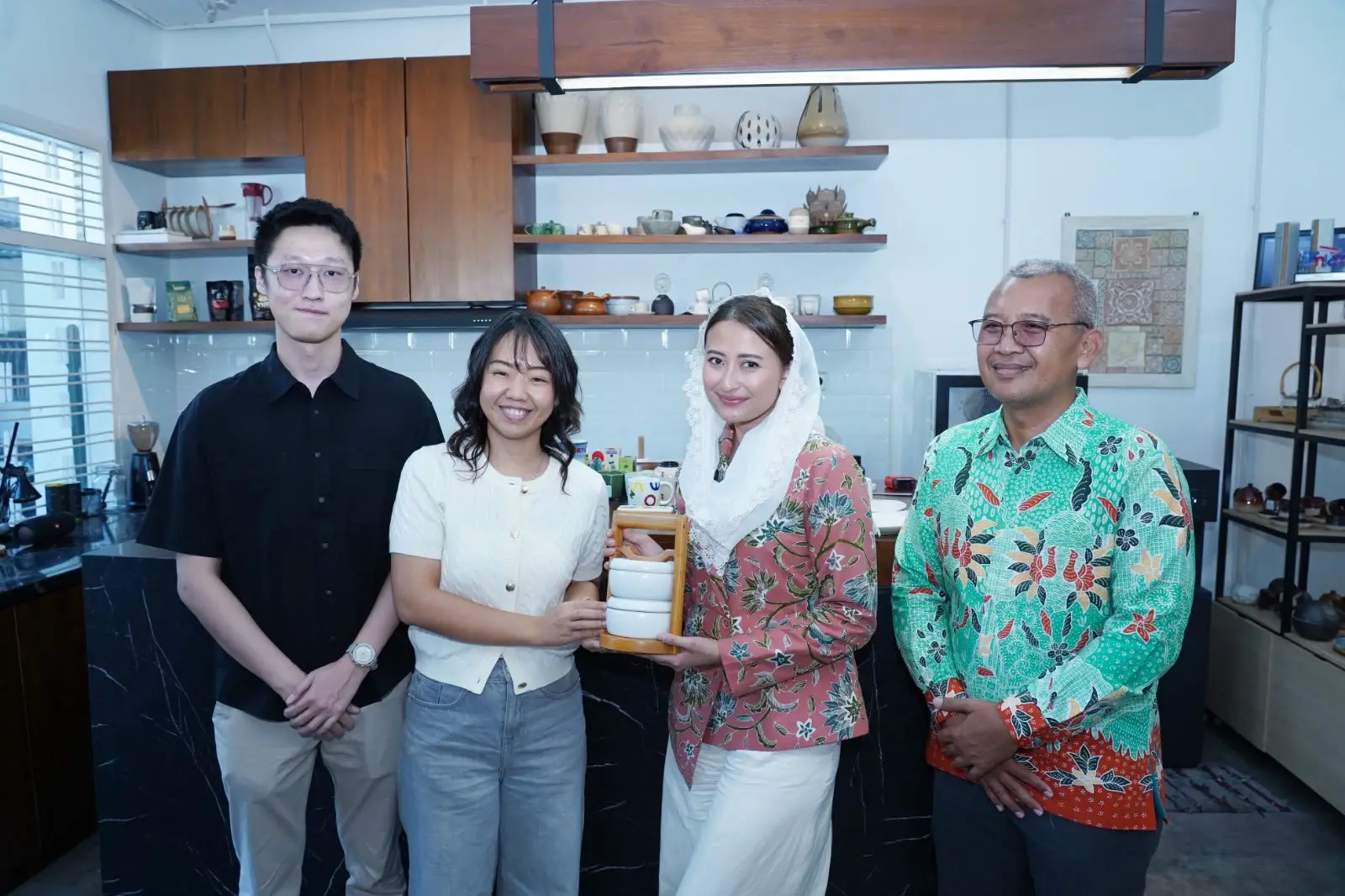 Dari Surabaya ke Eropa: UMKM Keramik Menembus Pasar Global