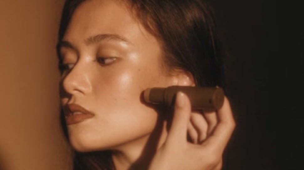 5 Contour Stick Lokal Terbaik untuk Wajah Tirus Instan