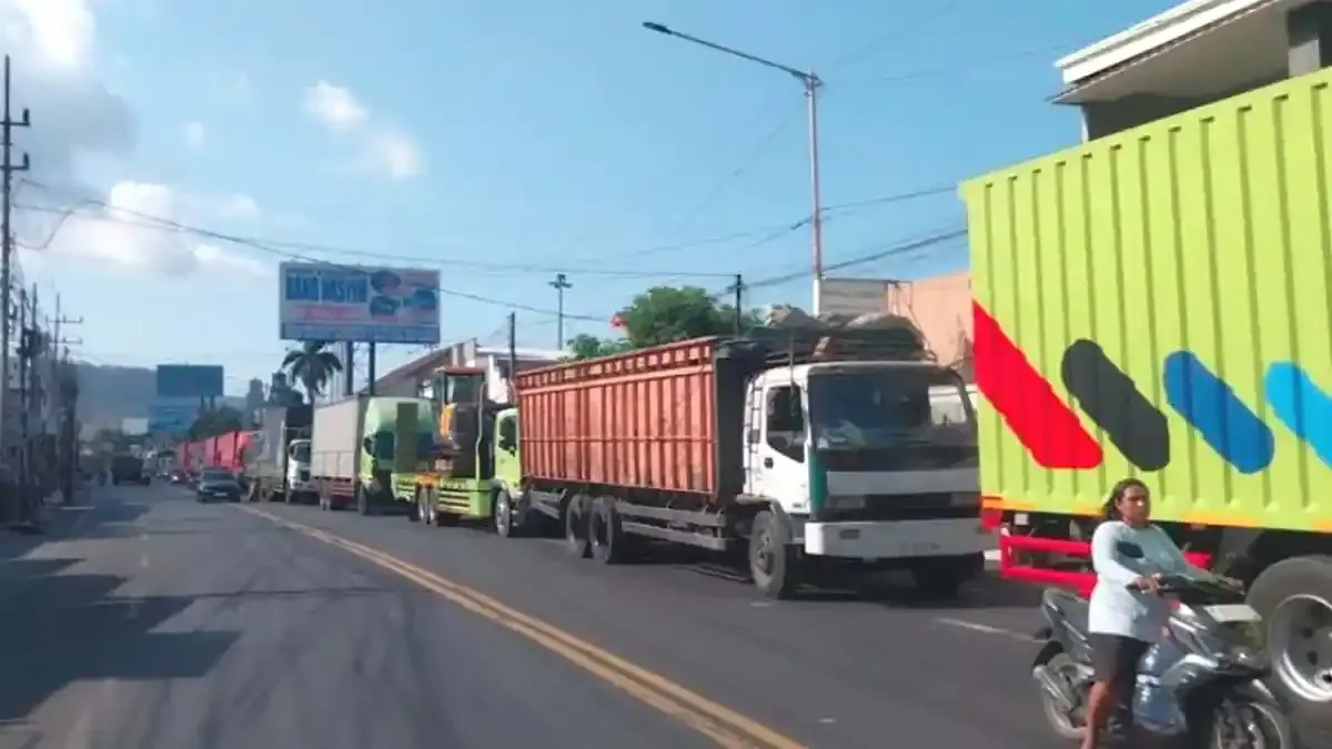 Dari Macet 16 Km ke Buffer Area: Krisis Logistik Ketapang Dibedah