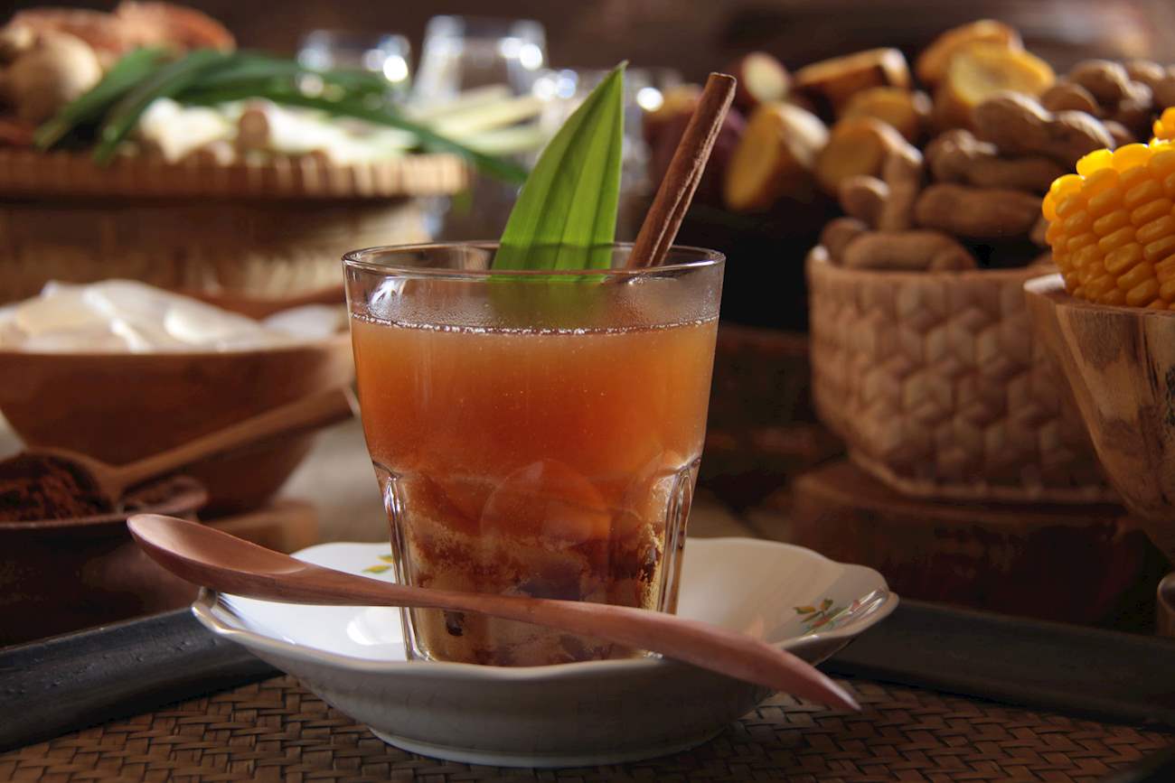 Soda Gembira dan Batagor: Saat Kaki Lima Menang Atas Kafe