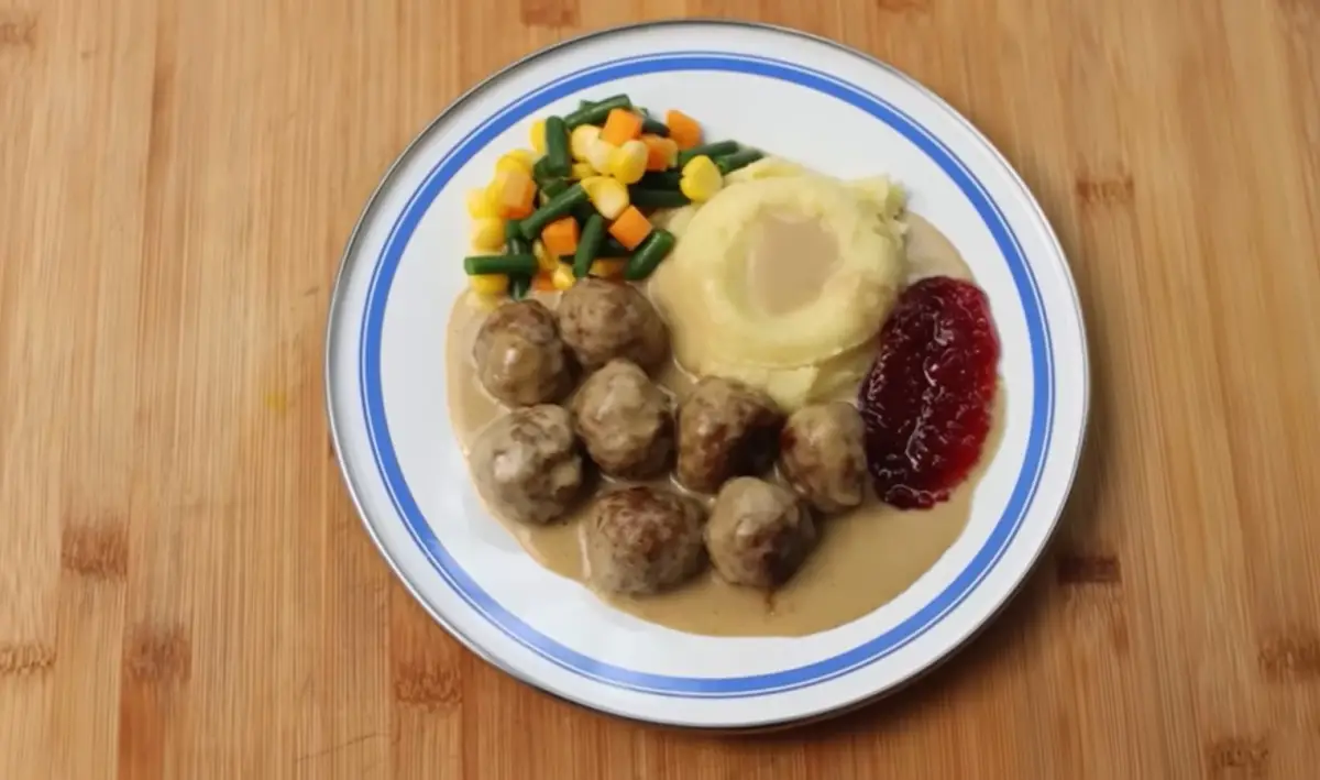Dua Resep Bola Daging: Swedish Meatball Creamy vs Balado Pedas