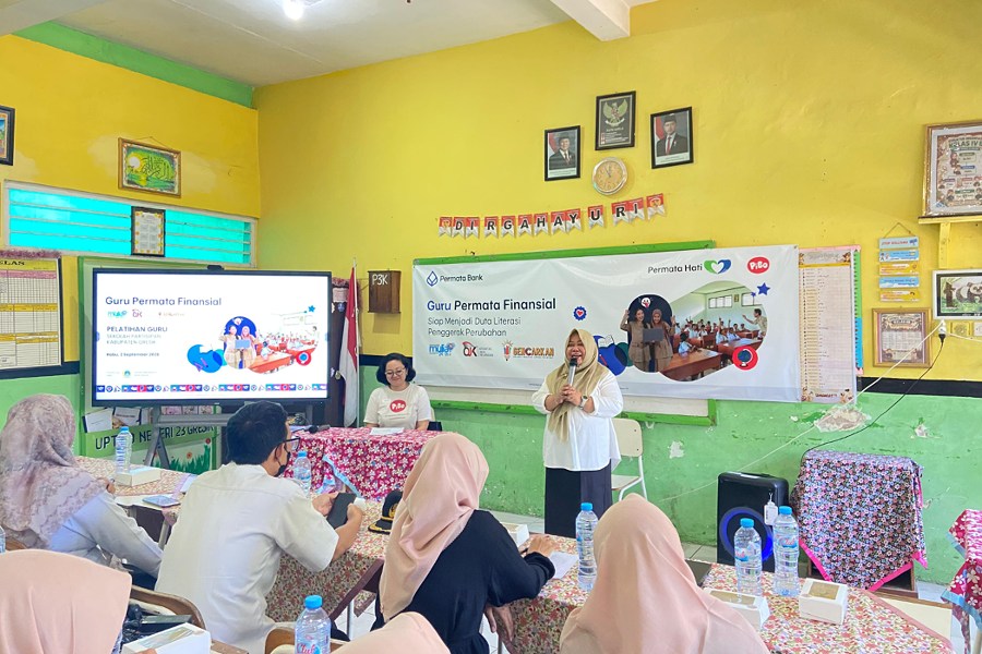 Literasi Keuangan Masuk Sekolah Menengah: Benteng Pelajar dan Guru dari Jerat Pinjol