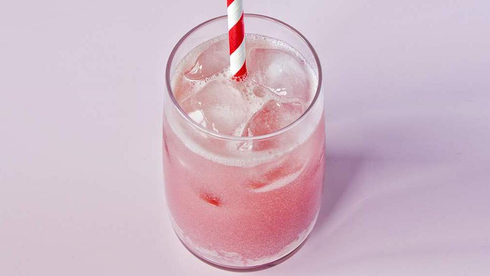 Soda Gembira dan Batagor: Saat Kaki Lima Menang Atas Kafe