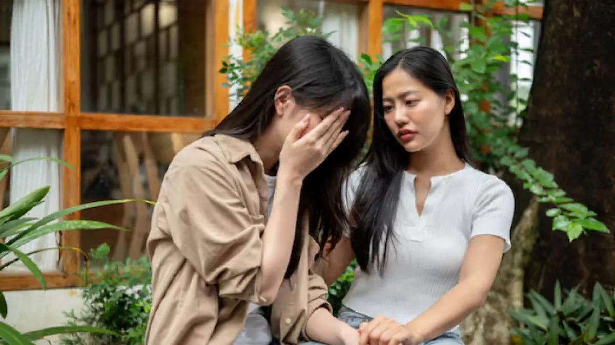 6 Cara Psikologis Mendukung Orang Tercinta yang Sedang Patah Hati