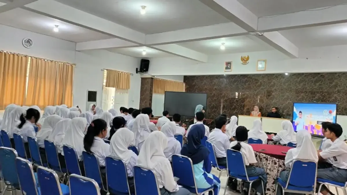 Belajar Demokrasi Langsung di Ruang Sidang DPRD