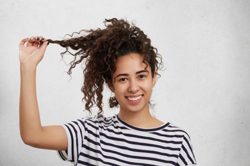 Panduan Lengkap Merawat Rambut Keriting agar Lembut dan Terjaga