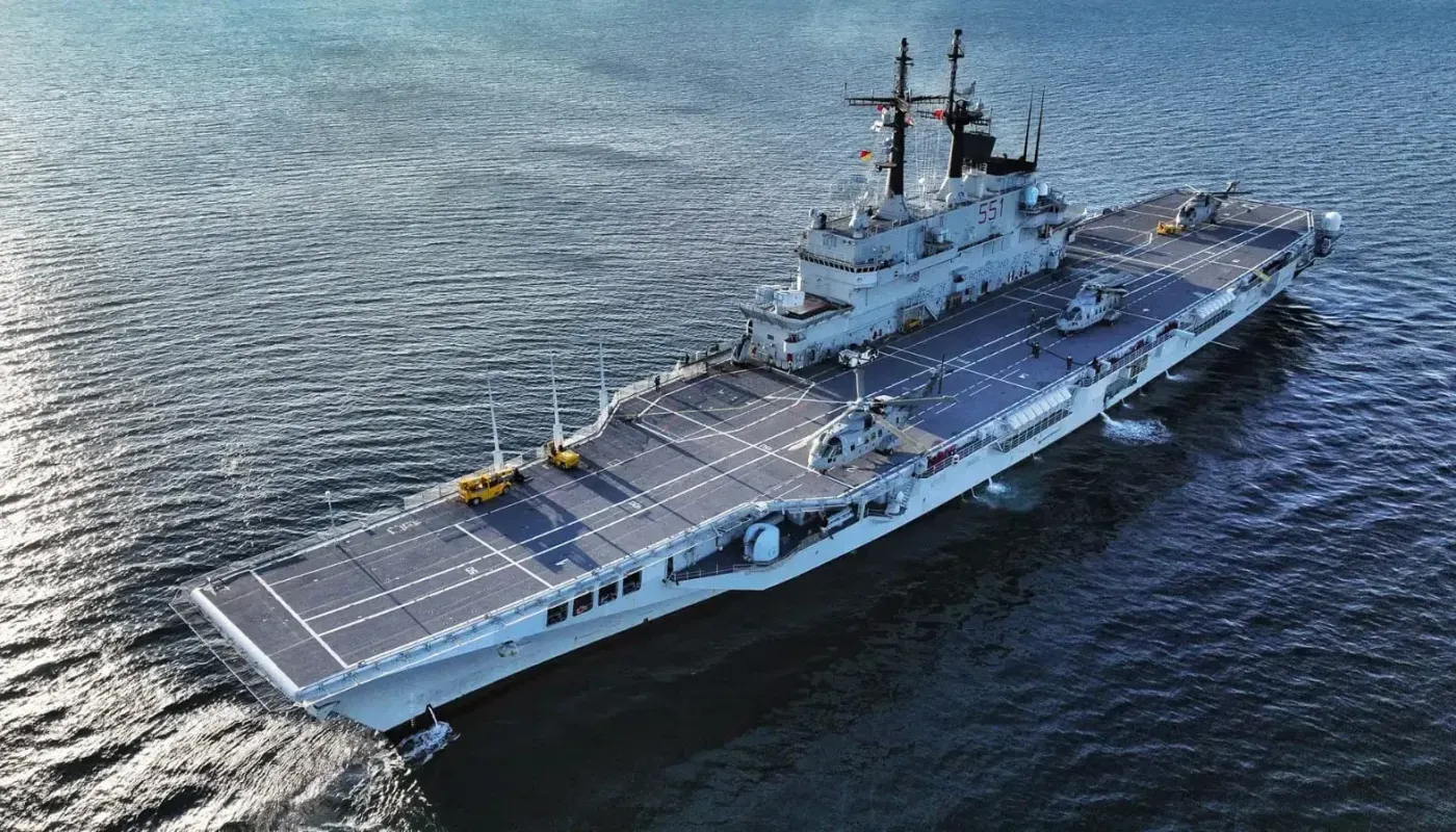 Kapal Induk Giuseppe Garibaldi Jadi Pusat Helikopter Bencana