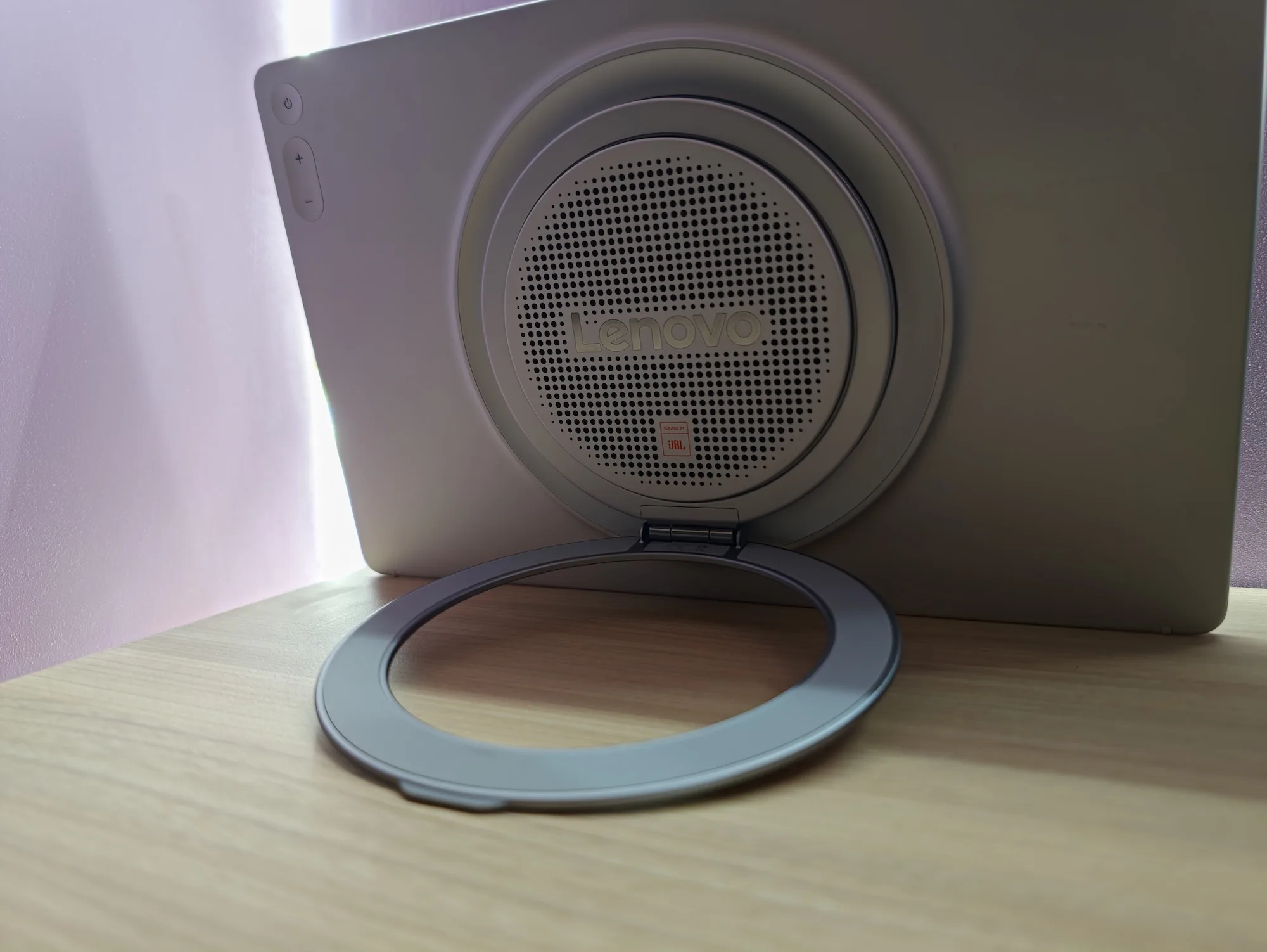 Lenovo Tab Plus Gen 2: Tablet Hiburan Baterai Besar dan Audio JBL