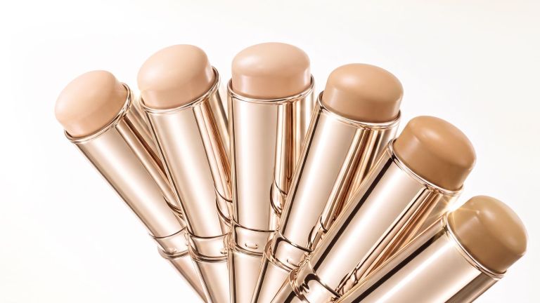 Foundation Stick Praktis dengan Teknologi Skin-Loving