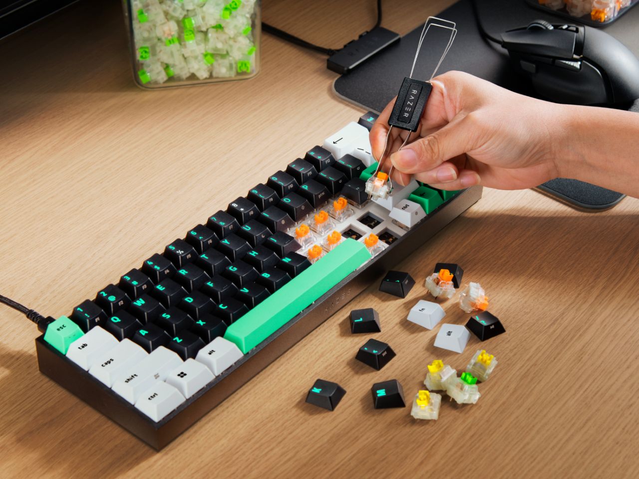 Huntsman V3 Pro TKL vs Reclusa X Mini 65%: Strategi Ganda Keyboard Gaming Razer