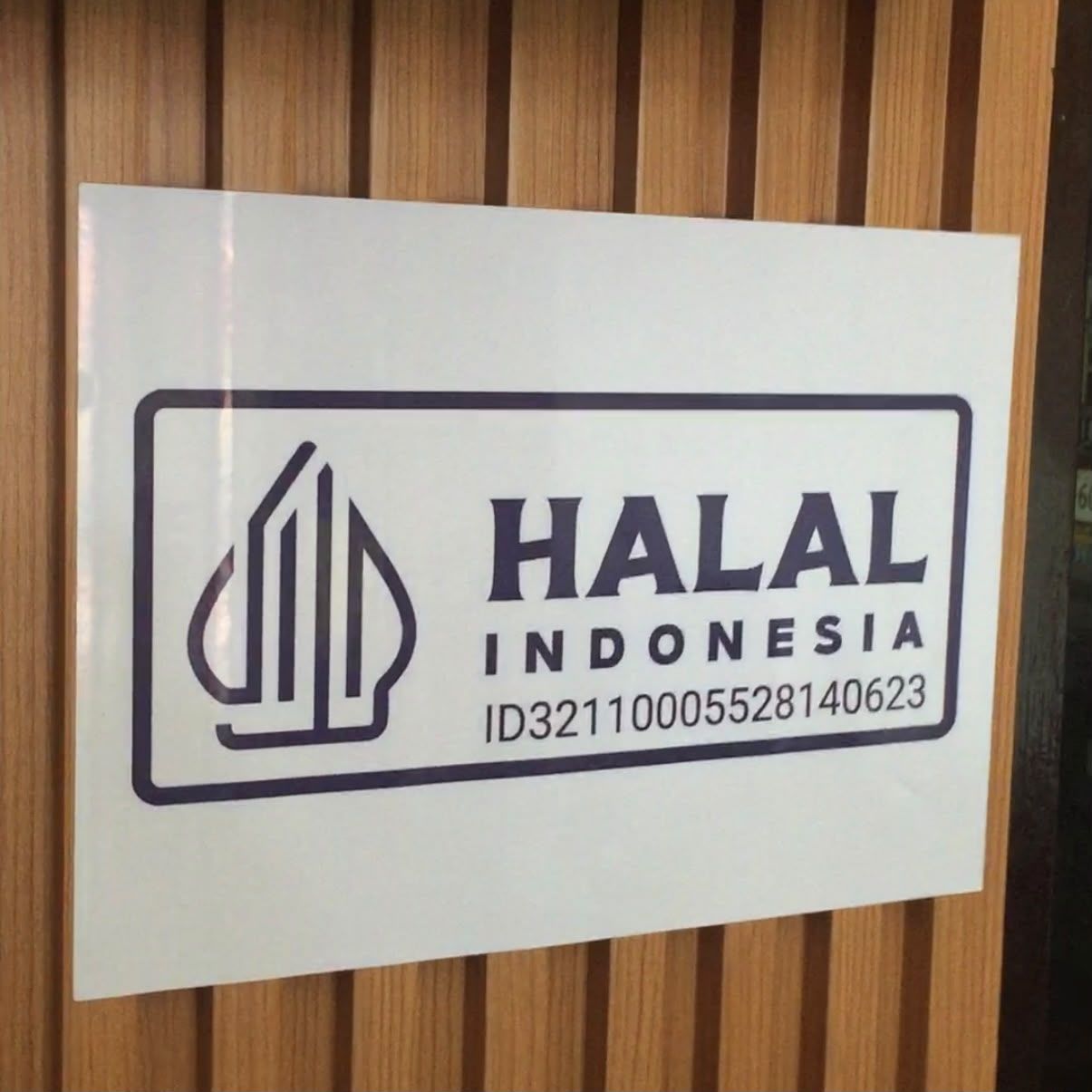 Dari Resep Turun-Temurun ke Sertifikat Halal: Strategi Baru Pedagang Kuliner Lokal
