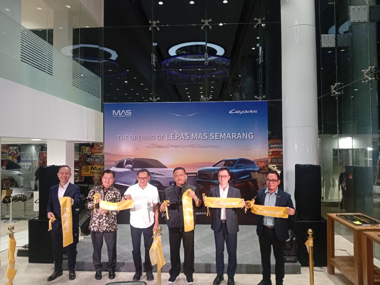 LEPAS Buka Dealer 3S Semarang, Bidik Pasar Premium NEV