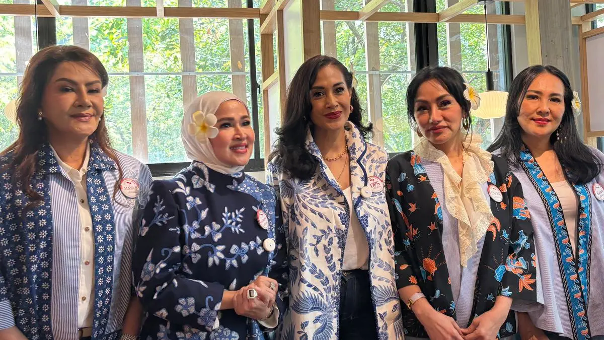 Aktris Bawa Wastra Nusantara dan UMKM Lokal ke Panggung Los Angeles