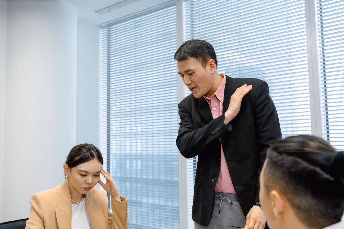 Mengenali Burnout Sejak Dini: Tanda Fisik, Mental, dan Cara Pulih Tanpa Resign