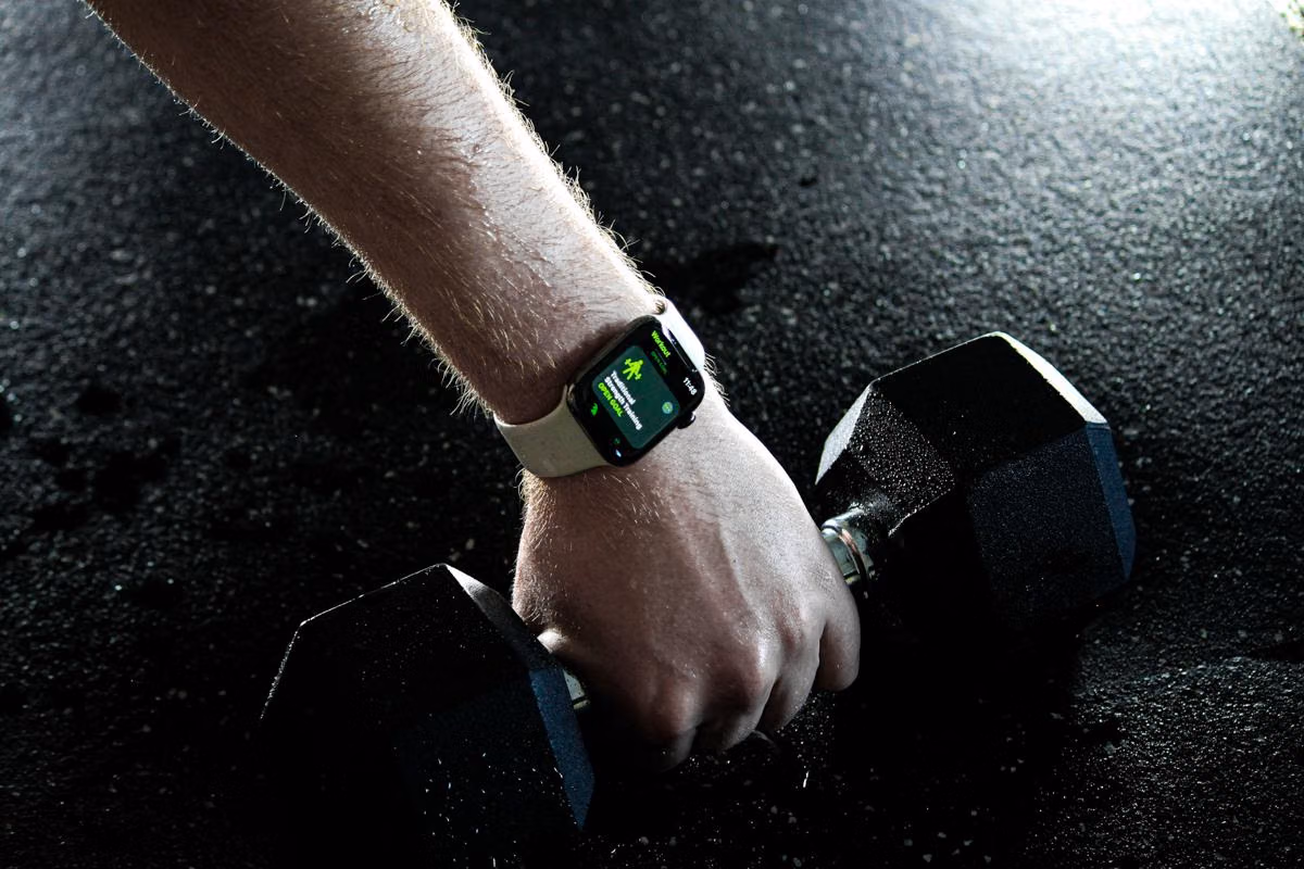 Smartwatch vs Fitness Tracker: Mana Wearable yang Tepat untuk Anda?