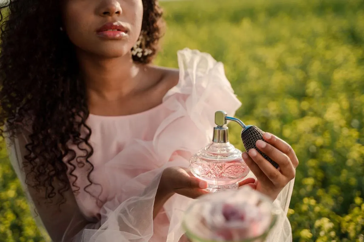 Kesalahan Aplikasi Parfum yang Diam-diam Merusak Daya Tahan Aroma