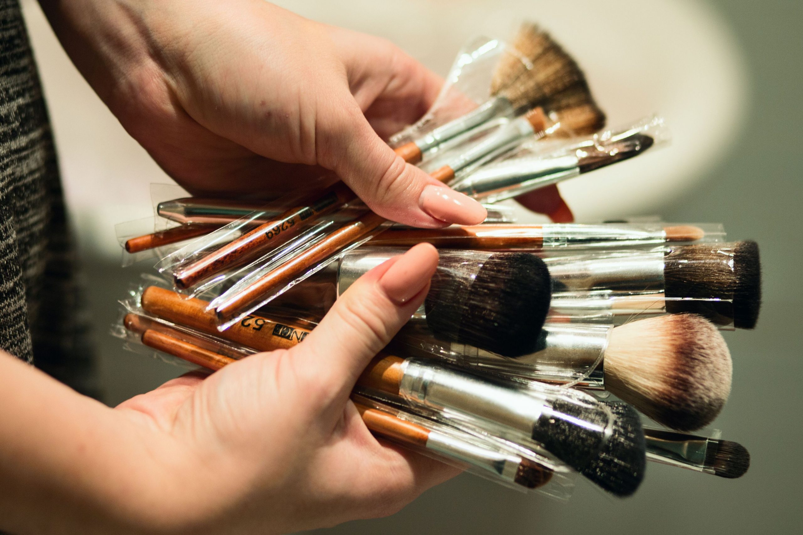 Cara Praktis Atasi Masalah Makeup Seharian Tanpa Mengulang dari Awal