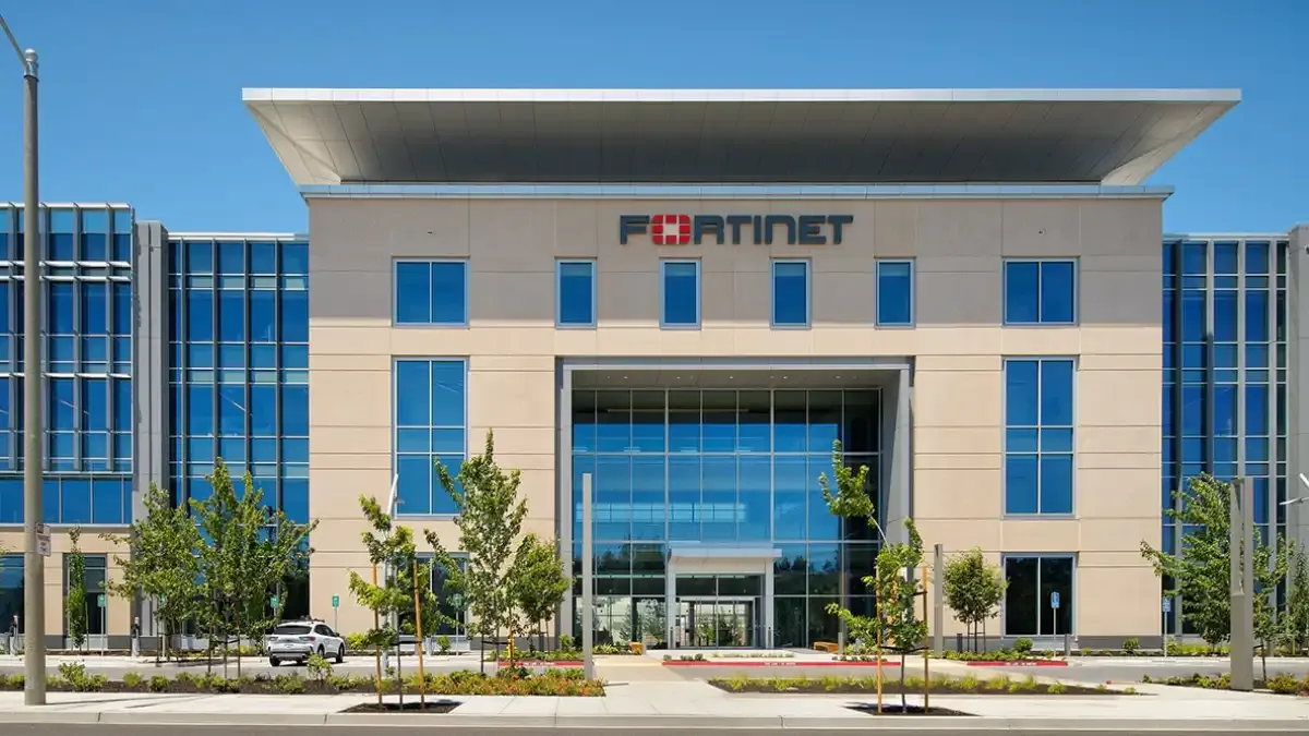 Melindungi Sistem AI Enterprise: Runtime Protection dan Risiko Agentic AI