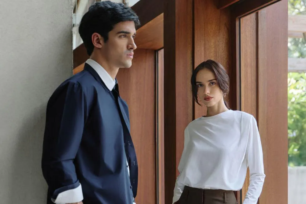 Koleksi Pre-Fall Menyatukan Arsitektur Minimalis dan Floral Modern