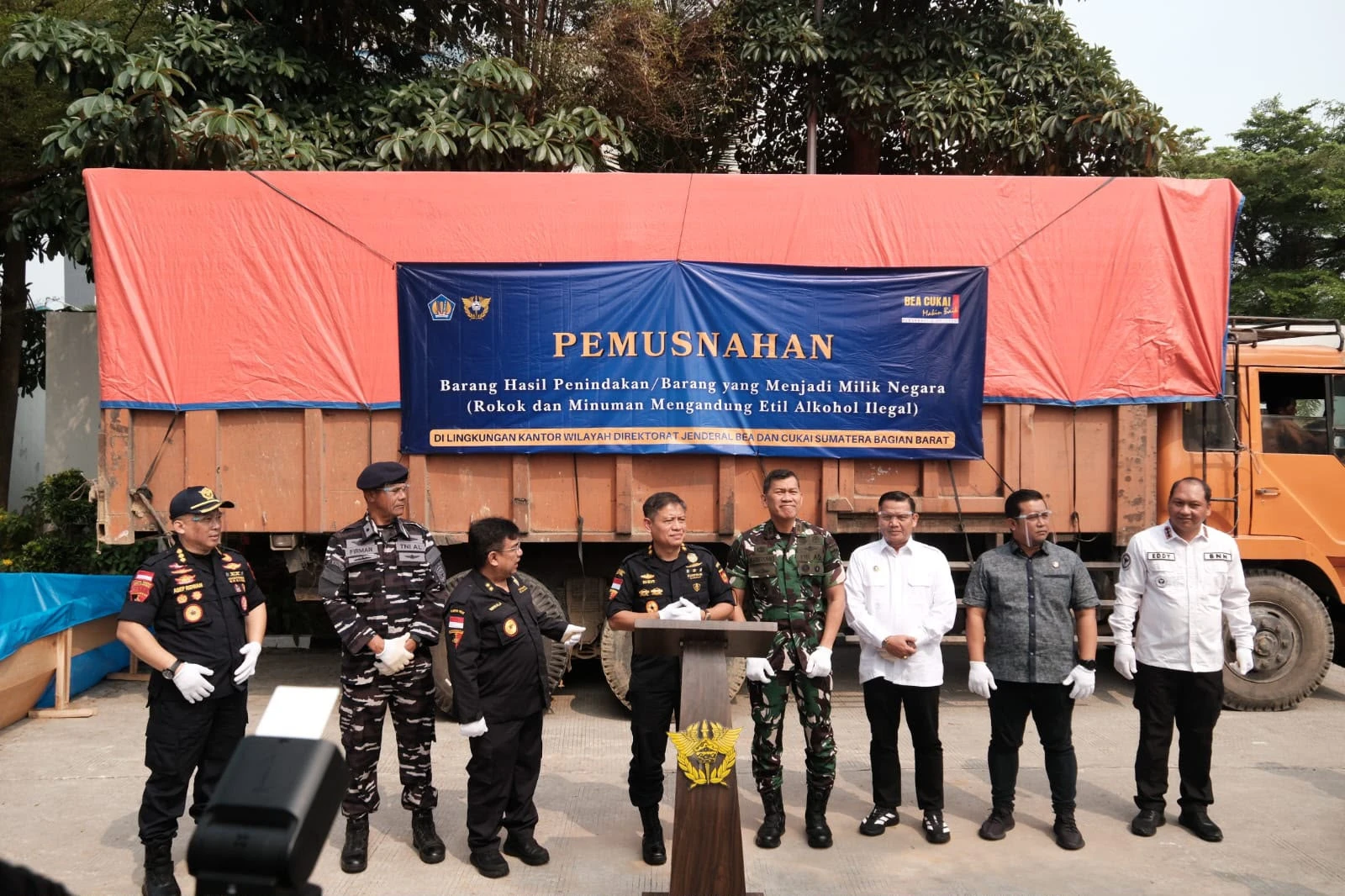 Bea Cukai Intensifkan Operasi: Ekspedisi dan Jalur Laut Jadi Episentrum Rokok dan Arak Ilegal