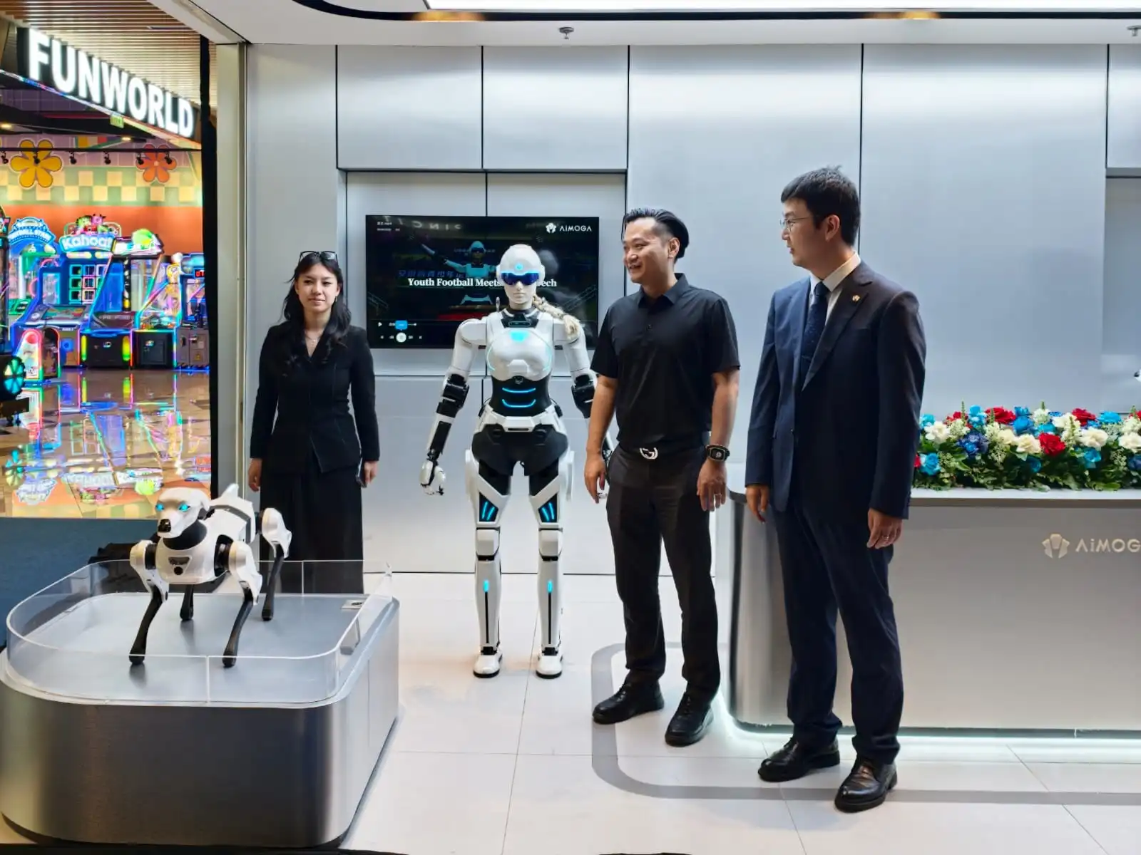 Robot Humanoid dan Berkaki Empat AiMOGA Masuk Era Layanan Pintar