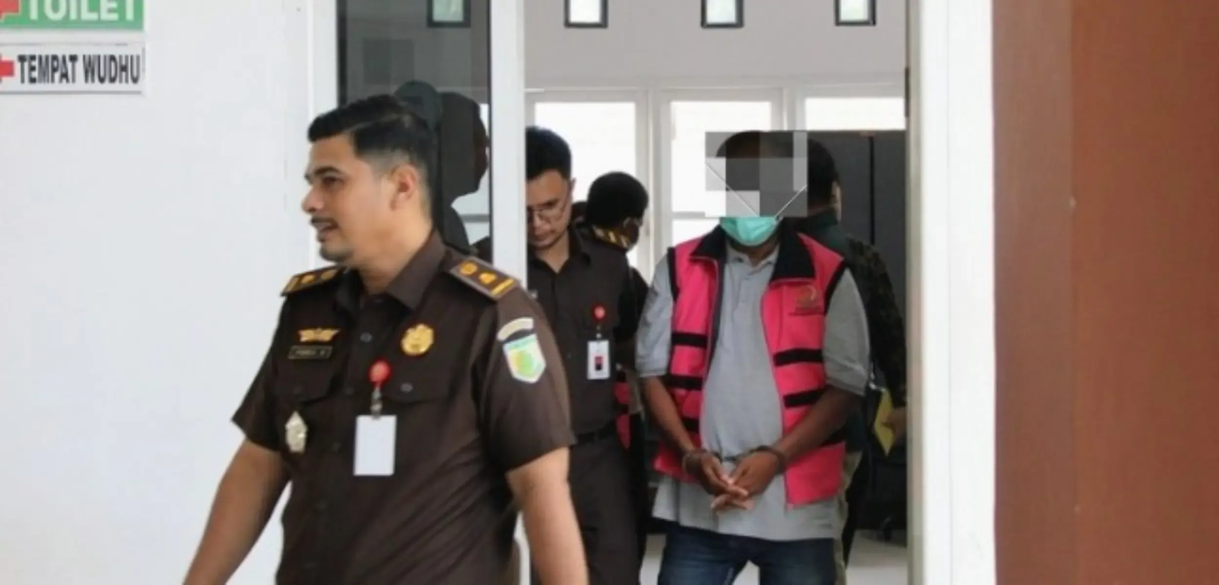 Jembatan Mangrove hingga Porang: Pola Korupsi Proyek Lokal