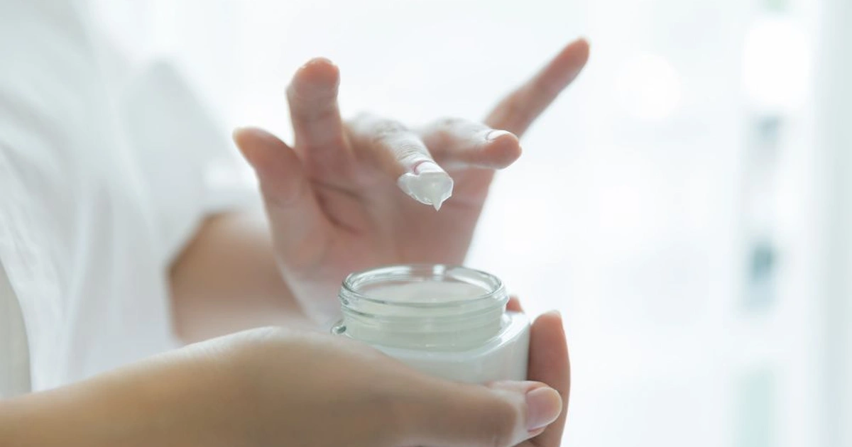Panduan Aman Beralih dari Skincare Resep ke Produk Reguler