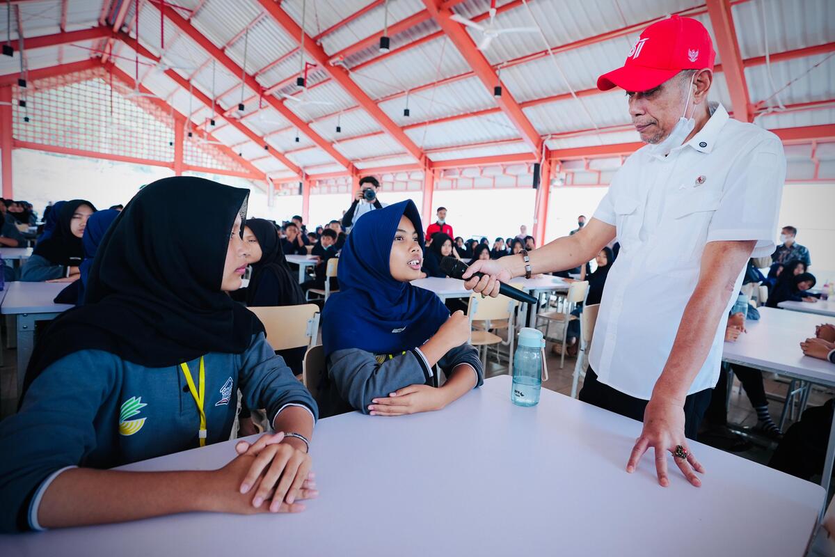 Bagaimana Sekolah Rakyat Membangun Kepercayaan Diri Siswa Kurang Mampu