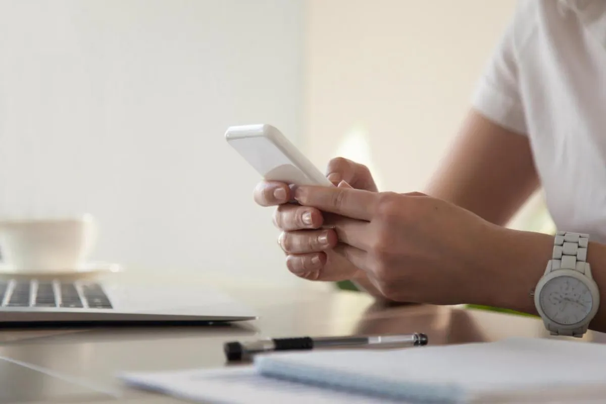 Cemas Saat Chat Tak Dibalas: Memahami Pemicu dan Mengelola Anxiety Digital