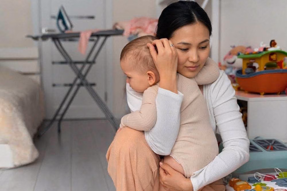 Mengapa 1 dari 3 Ibu Baru Mengasuh Anak Tanpa Dukungan Keluarga
