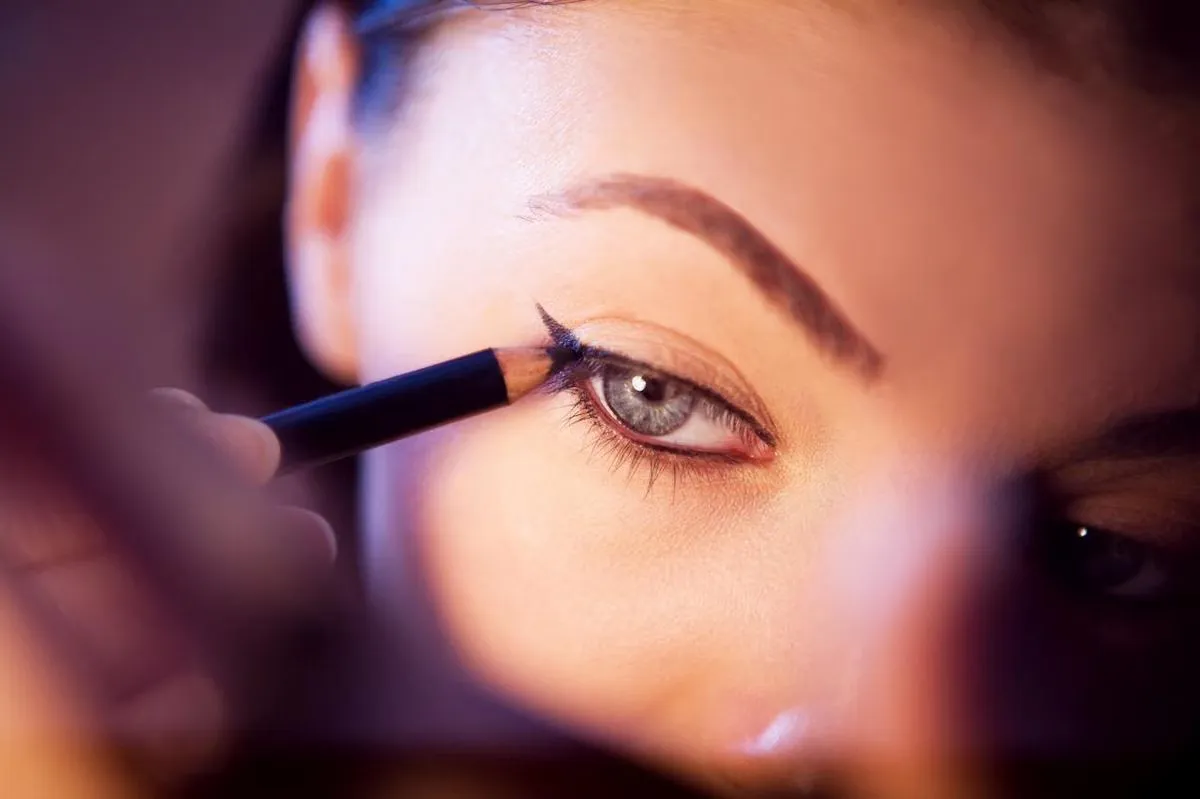 Cara Praktis Atasi Masalah Makeup Seharian Tanpa Mengulang dari Awal