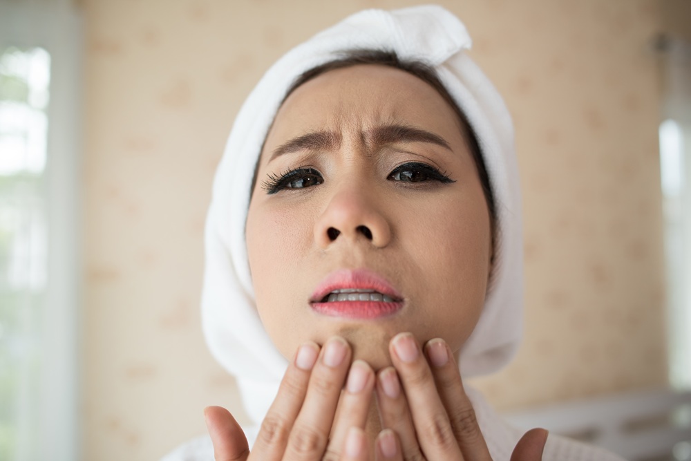 6 Tanda Rutinitas Skincare Terlalu Banyak dan Cara Reset