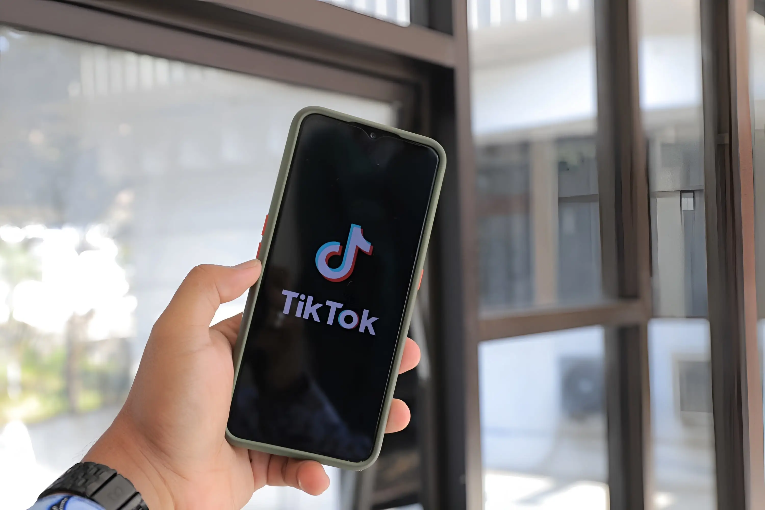 Kolom Komentar TikTok Makin Interaktif dengan Suara, Foto, dan Polling