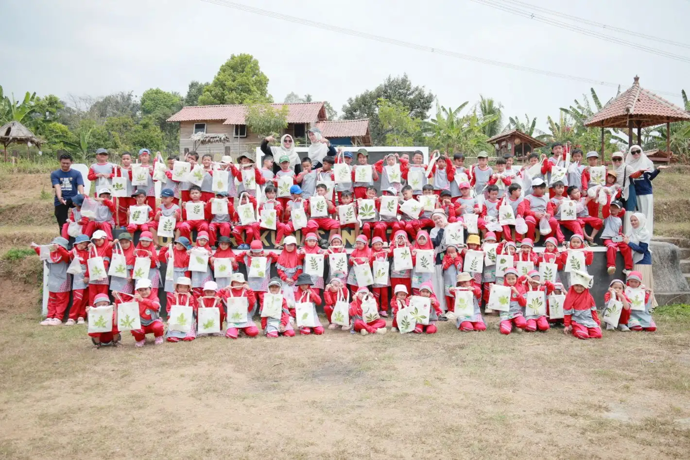 Dari Ecoprint hingga Sabun: Kelas Berubah Jadi Workshop Hidup